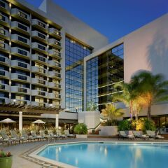 Отель DoubleTree by Hilton San Jose спортивное сооружение