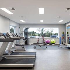 Отель Hampton by Hilton Bristol Airport фитнесс-зал