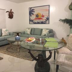 Отель Travelers Bed and Rest 1Bedroom комната для гостей