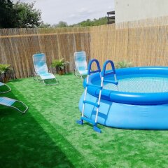 Отель Family Style & Garden Apartments Чехия, Прага - отзывы, цены и фото номеров - забронировать отель Family Style & Garden Apartments онлайн бассейн фото 2