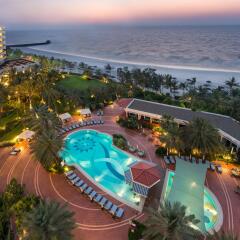Ajman Hotel пляж