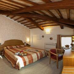 Отель Albergo Antica Corte Marchesini Италия, Кампанья-Лупия - 1 отзыв об отеле, цены и фото номеров - забронировать отель Albergo Antica Corte Marchesini онлайн комната для гостей фото 4