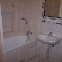 Charles Bridge B&b Hotel Прага ванная