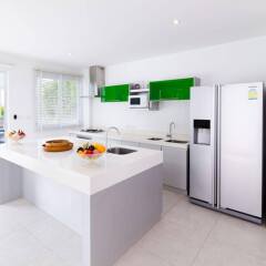 Отель Baan Saint Tropez Villas Kata Beach в номере