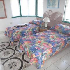 Отель Seacastles Vacation Penthouse комната для гостей