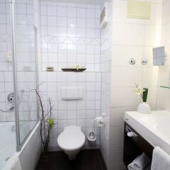 Отель Econtel Hotel München Германия, Мюнхен - отзывы, цены и фото номеров - забронировать отель Econtel Hotel München онлайн ванная фото 2