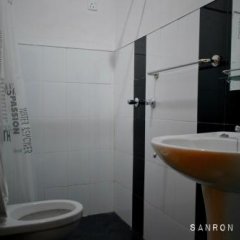 Отель Sanron Guest House Шри-Ланка, Амбевелла - отзывы, цены и фото номеров - забронировать отель Sanron Guest House онлайн ванная фото 2