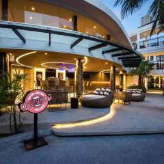Отель Novotel Phuket Karon Beach Resort & Spa Пхукет гостиничный бар