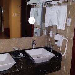 Отель Ramada Georgetown Princess Hotel Гайана, Джорджтаун - отзывы, цены и фото номеров - забронировать отель Ramada Georgetown Princess Hotel онлайн ванная фото 2