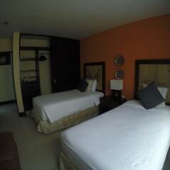 Отель Pueblito Escondido Luxury Condohotel сейф в номере