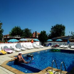 Отель Guest House Olimpiya Болгария, Свети Влас - отзывы, цены и фото номеров - забронировать отель Guest House Olimpiya онлайн бассейн