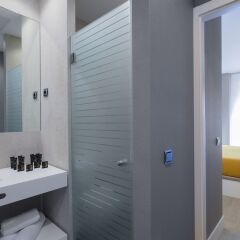 Отель Dobo Rooms Palacio Apartments Испания, Мадрид - отзывы, цены и фото номеров - забронировать отель Dobo Rooms Palacio Apartments онлайн ванная фото 2