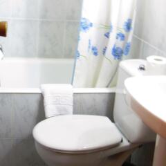 Отель Hostal Chelo Испания, Мадрид - 3 отзыва об отеле, цены и фото номеров - забронировать отель Hostal Chelo онлайн ванная