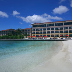 Отель Hulhule Island Hotel Мальдивы, Северный атолл Мале - отзывы, цены и фото номеров - забронировать отель Hulhule Island Hotel онлайн пляж фото 2