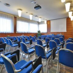 Отель Best Western Albergo Roma Италия, Кастельфранко - отзывы, цены и фото номеров - забронировать отель Best Western Albergo Roma онлайн помещение для мероприятий