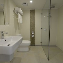Cassowary Hotel in Kiunga, Papua New Guinea from 205$, photos, reviews - zenhotels.com bathroom