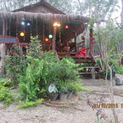 Отель Lanta Maikeaw Bungalow Ланта гостиничный бар