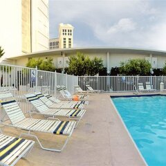 Отель Penthouses at Jockey Club США, Лас-Вегас - отзывы, цены и фото номеров - забронировать отель Penthouses at Jockey Club онлайн бассейн