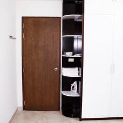 Апартаменты Maxshare Hotels & Serviced Apartments сейф в номере