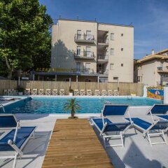 Отель Eurhotel Римини бассейн