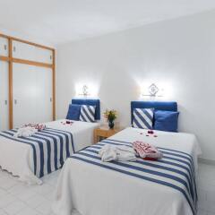 Апартаменты Oura View Beach Club Apartments балкон