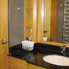 Апартаменты View Talay 1 by Pete Serviced Apartment Паттайя ванная