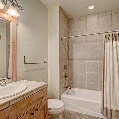 Vaulted Ceilings+rustic Luxury 2 Blocks To Main St- Sleeps 6 2 Bedroom Townhouse by RedAwning in Breckenridge, United States of America from 660$, photos, reviews - zenhotels.com bathroom