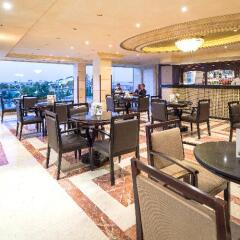 Hawaii Caesar Palace Hotel & Aqua Park - Families and Couples only гостиничный бар