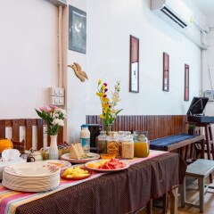 FoRest Bed & Brunch - Hostel Бангкок питание