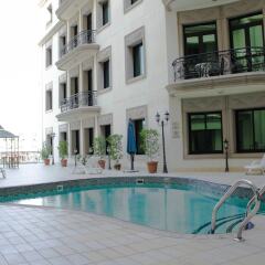 Al Waleed Palace Hotel Apartments Oud Metha бассейн фото 3