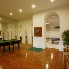 Отель Waterfront Suites Phuket by Centara комната для гостей