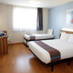 Отель Travelodge Madrid Alcalá комната для гостей фото 4