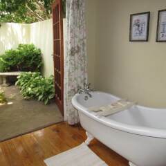 Отель Happy Lands Self Catering/B&B ванная