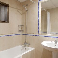 Отель Marina Palmanova Apartamentos Испания, Пальманова - отзывы, цены и фото номеров - забронировать отель Marina Palmanova Apartamentos онлайн ванная фото 2