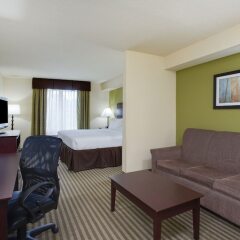 Отель Holiday Inn Express & Suites Sarasota East комната для гостей фото 5