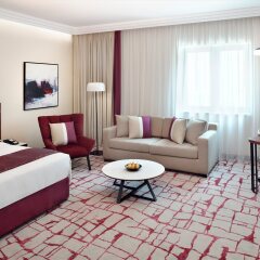 Отель Mövenpick Hotel Bur Dubai ОАЭ, Дубай - отзывы, цены и фото номеров - забронировать отель Mövenpick Hotel Bur Dubai онлайн комната для гостей фото 3