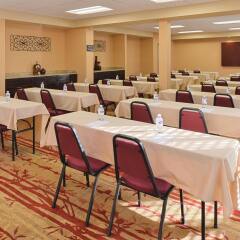 Отель Hampton Inn Albuquerque - University Midtown
