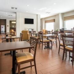 Отель Mainstay Suites Meridian гостиничный бар