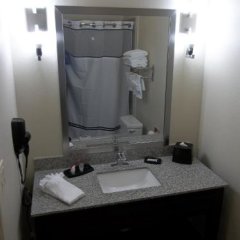 Quality Inn & Suites Victoria East in Victoria, United States of America from 91$, photos, reviews - zenhotels.com bathroom