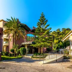 Отель Julian Forest Suites- All Inclusive