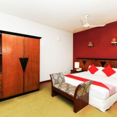Opulent River Face Hotel сейф в номере