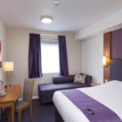 Отель Premier Inn Leicester South - Oadby комната для гостей