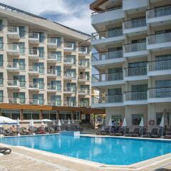 Riviera Hotel & Spa бассейн