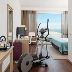 TRYP Lisboa Oriente Hotel фитнесс-зал