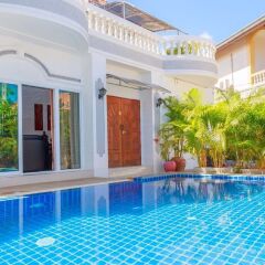 Отель Baan Kanittha - 6 Bedrooms GT Pool Villa бассейн