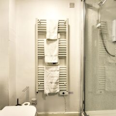 Отель Stunning Studio Apartment Castle View Великобритания, Эдинбург - отзывы, цены и фото номеров - забронировать отель Stunning Studio Apartment Castle View онлайн ванная