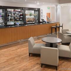 Отель Holiday Inn Edinburgh Эдинбург гостиничный бар