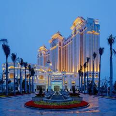 Отель Xiamen Goldcommon Royal Seaside Hotel and Hot Spring Китай, Сямынь - отзывы, цены и фото номеров - забронировать отель Xiamen Goldcommon Royal Seaside Hotel and Hot Spring онлайн пляж