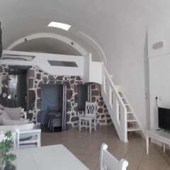 Отель Ilioperato Traditional Apartments Греция, Остров Санторини - отзывы, цены и фото номеров - забронировать отель Ilioperato Traditional Apartments онлайн комната для гостей фото 2