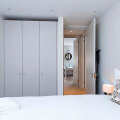 Отель Lovely 2BR flat in West London комната для гостей фото 4